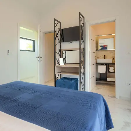 Dots N' Stripes By Interhome 法扎纳