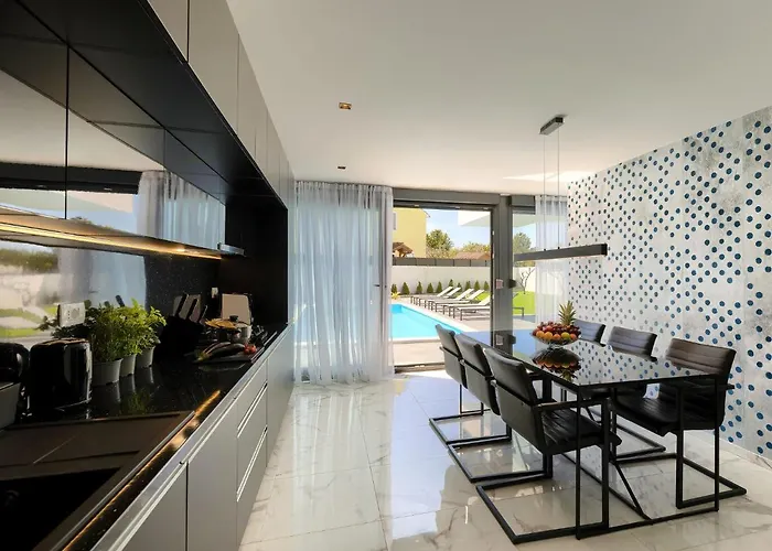 Dots N' Stripes By Interhome 빌라