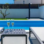 Dots N' Stripes By Interhome * Fažana