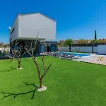 Dots N' Stripes By Interhome Villa *
