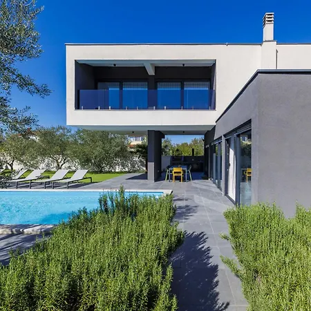 Dots N' Stripes By Interhome * Fažana