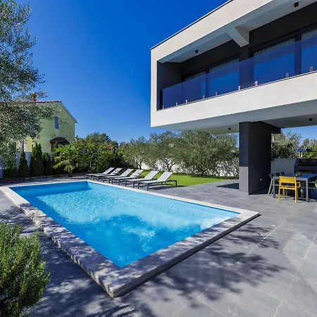Dots N' Stripes By Interhome Villa Fažana